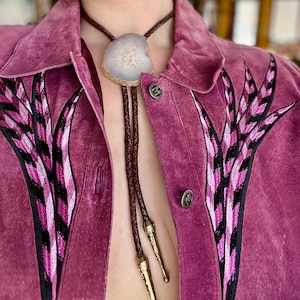Natural White Agate Slice Bolo Tie Leather Handmade Gemstone Jewelry Unique Bola Western String Tie Accessory For Men & Women Wedding Gift