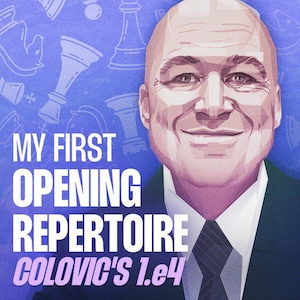 Könnte beinhalten: Illustration eines Mannes mit dem Text "MY FIRST OPENING REPERTOIRE COLOVIC'S 1.e4" vor blauem Hintergrund mit Schachfiguren. Der Mann trägt Anzug und Krawatte. Das Bild ist ein Buchcover oder Werbematerial für einen Schachratgeber.