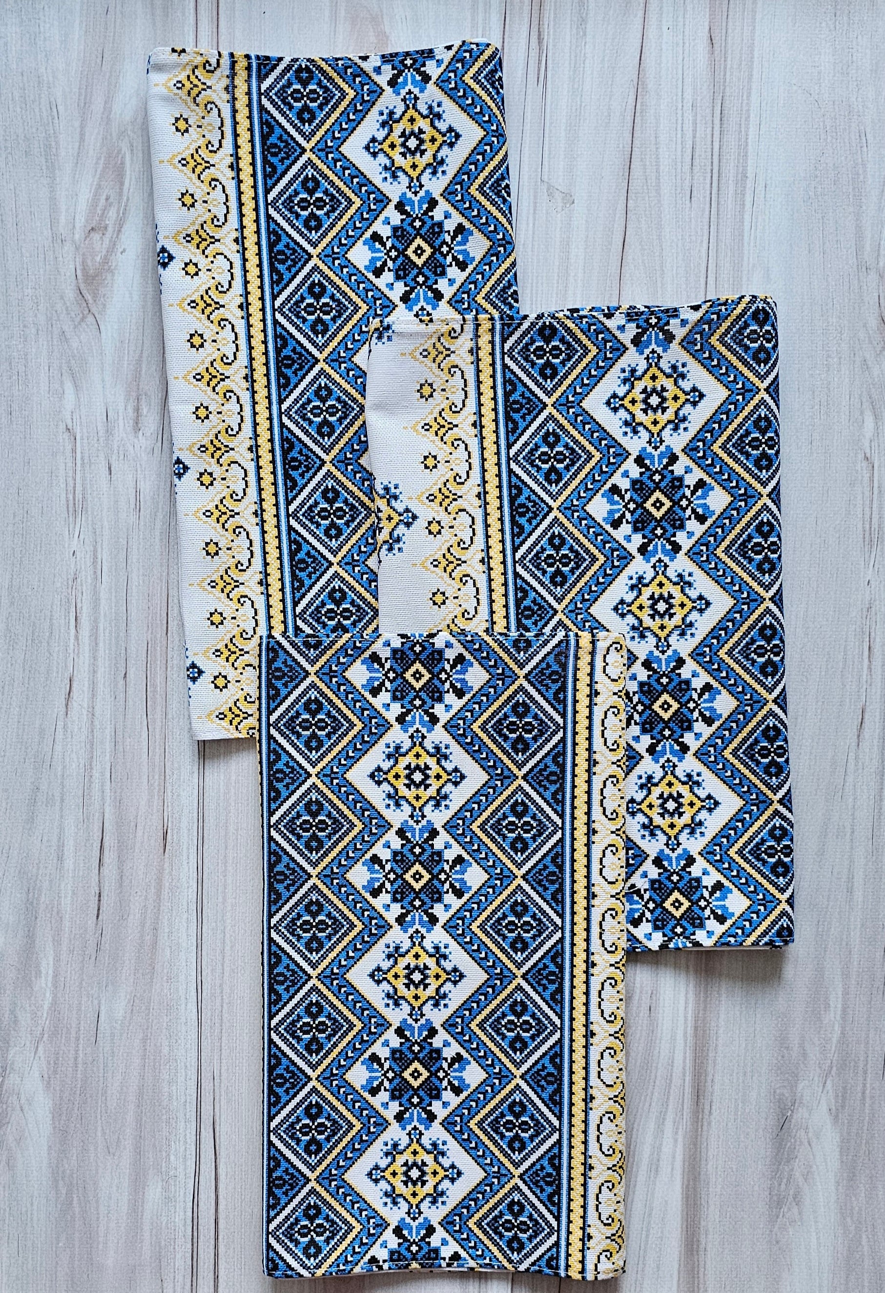 アンティーク花柄刺繍リネン ルシュニキ rushnyk 100年前の物 ウクライナ刺繍のrushnikルシュニクと呼ばれる貴重なvintageの布