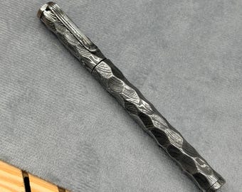Stylo à bille forgé à la main en acier damas : cadeau de retraite personnalisé