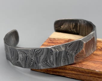 Handgesmede damaststalen manchetarmband: Vikingstijl