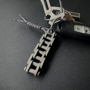 Titanium Motorcycle Chain Keychain - Gifts for bikers - Anniversary - Gift - Biker Chain Gift – Biker EDC