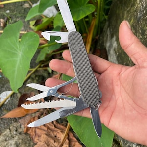 Victorinox Ranger 91mm - Custom Scales Titanium Logo Swiss