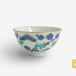 Japanese Arita ware rice bowlFlower patternPine, Bamboo, and PlumTraditional handicraftsMade by Japanese craftsmen Blue