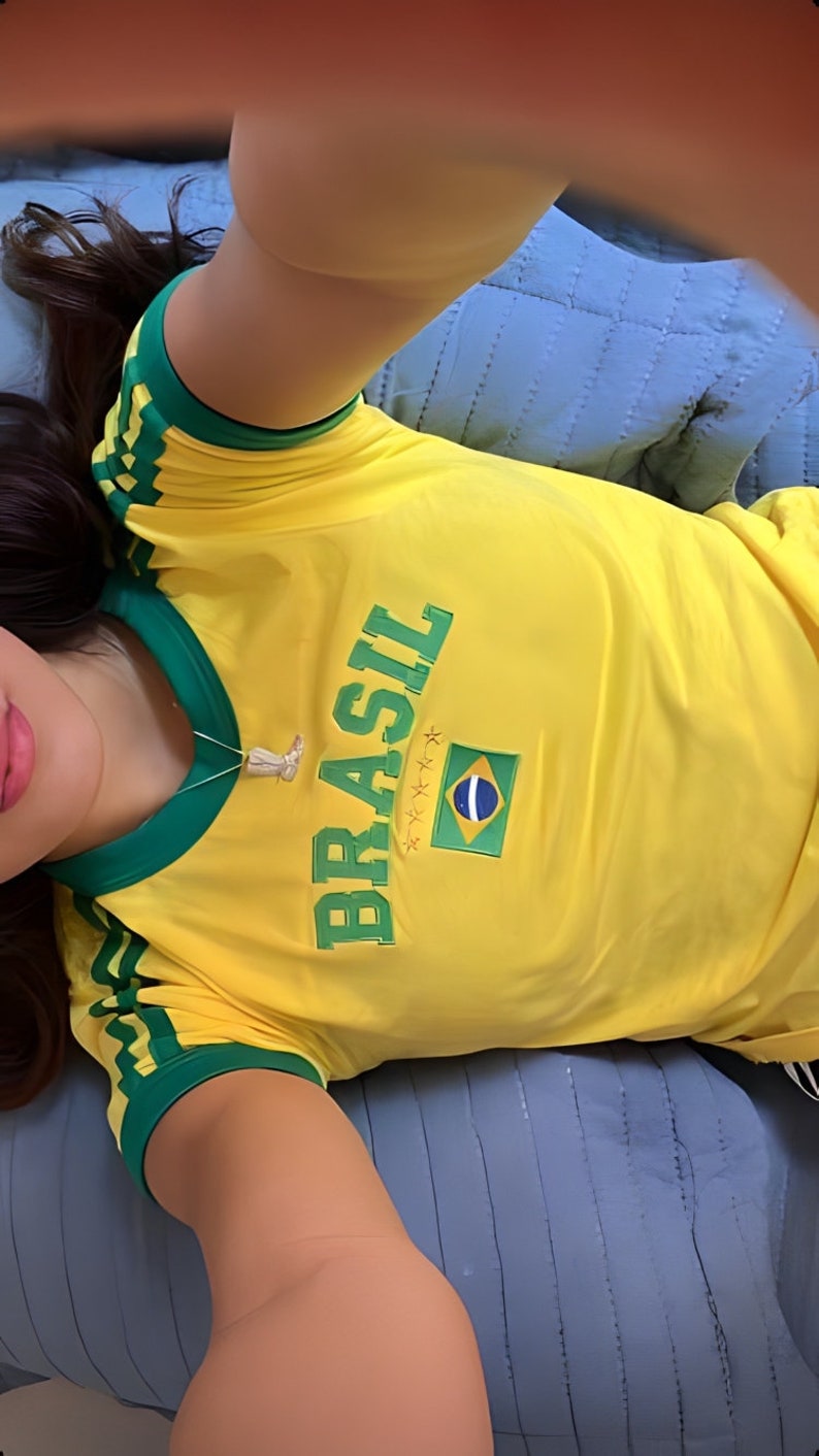 Ange bébé Y2K Brasil Crop Top Baby Tee t-shirt bébé football, esthétique des années 90 2000, chemise Brésil, haut Brésil, t-shirt bébé Brésil, haut court Brésil image 7