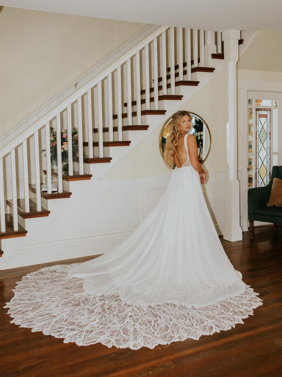 Beaded Lace Mermaid Wedding Gown: Open Back, Detachable Muslin Train - Etsy  Israel