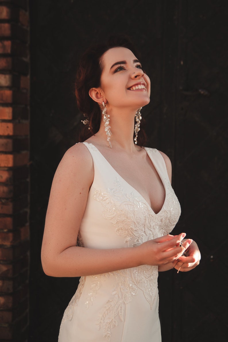 Civil Applique A Line Wedding Dress O-Neck Long Sleeve Chiffon Bride Gown Illusion Open Back With Button Customized