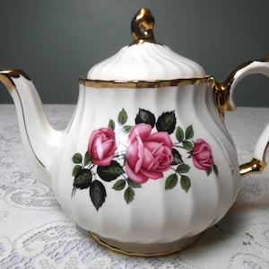 Sadler Vintage Teapot: Pink Roses, Gold Trim, Made in England