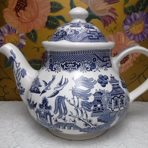 Blue Willow Teapot: Vintage Churchill Chinoiserie Teapot