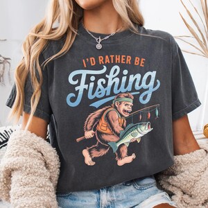 Retro Sasquatch T-Shirt, Funny Bigfoot Fishing Shirt For Men, I'D Rather Be Fishing Tee, Vintage Cryptidcore Graphic Tee, Gift For Fisherman