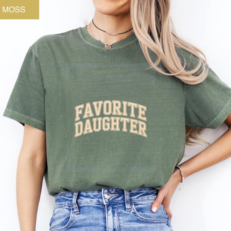 Koszulka dla ulubionej córki, Świetna koszulka dla córki, Zabawna koszulka dla córki, Koszulka vintage dla córki, Prezent dla córki, Prezent urodzinowy dla córki zdjęcie 2