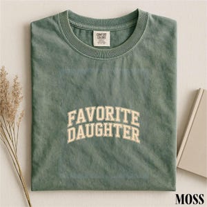 Koszulka dla ulubionej córki, Świetna koszulka dla córki, Zabawna koszulka dla córki, Koszulka vintage dla córki, Prezent dla córki, Prezent urodzinowy dla córki zdjęcie 5