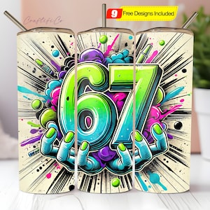 Puede incluir: Un juego de tres vasos aislados con un diseño vibrante y colorido. La imagen central presenta el número "67" en verde neón y azul, sostenido por manos estilizadas con uñas verdes. El diseño incluye salpicaduras de rosa, morado y azul, con un fondo en blanco y negro.