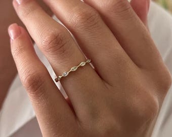 Marquise Bezel Set med labodulta diamanter, elegant vigselring / Marquise-ring i gult guld / Matchande ring / Tunn diamantring, stapelbar