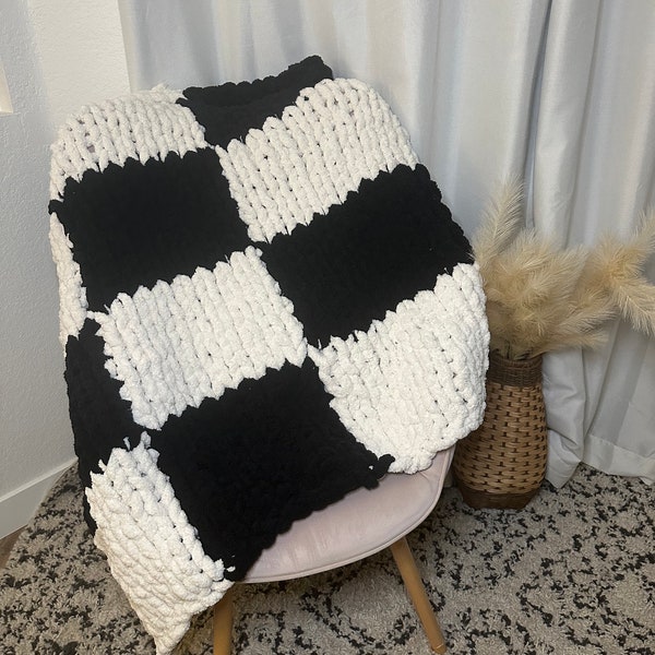Checkered Knit Cozy Blanket