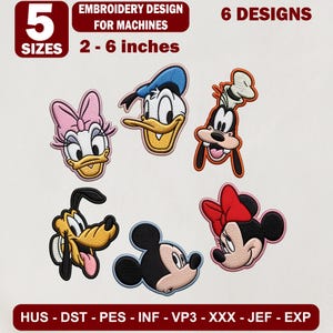 Puede incluir: Seis diseños de bordado a máquina con rostros de personajes de dibujos animados, incluyendo Daisy, Donald, Goofy, Pluto, Mickey y Minnie. El texto incluye 5 SIZES, EMBROIDERY DESIGN FOR MACHINES, 2 - 6 inches, 6 DESIGNS, HUS, DST, PES, INF, VP3, XXX, JEF, EXP.