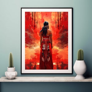 Può includere: Un dipinto di una donna in un vestito rosso in piedi di fronte a uno sfondo rosso e arancione. La donna indossa un copricapo e gioielli. Lo sfondo è un tramonto o un'alba.