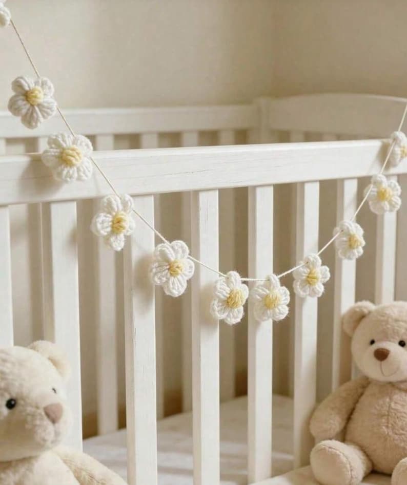 Guirnalda de flores de ganchillo hecha a mano, banderines de margaritas, decoración para guardería, adorno de pared para habitación infantil. imagen 6