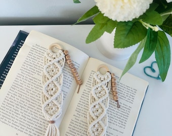 Personalized Macrame Bookmark: Custom Name, Boho Book Lover Gift