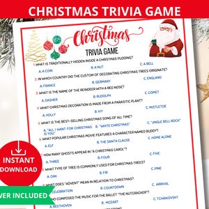 Könnte beinhalten: Ein druckbares Weihnachts-Quizspiel mit festlichem Design. Das Spiel hat ein rot-weißes Farbschema mit einer Illustration des Weihnachtsmanns und Weihnachtsschmuck. Enthält Fragen zu Weihnachtstraditionen und -filmen. Die Wörter "Sofort-Download" und "Antwort enthalten" sind ebenfalls sichtbar.