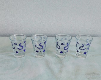 4 vasos de chupito de cristal estilo clase azul, sin botella