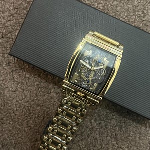Einzigartige Skeleton Style Gold Uhr
