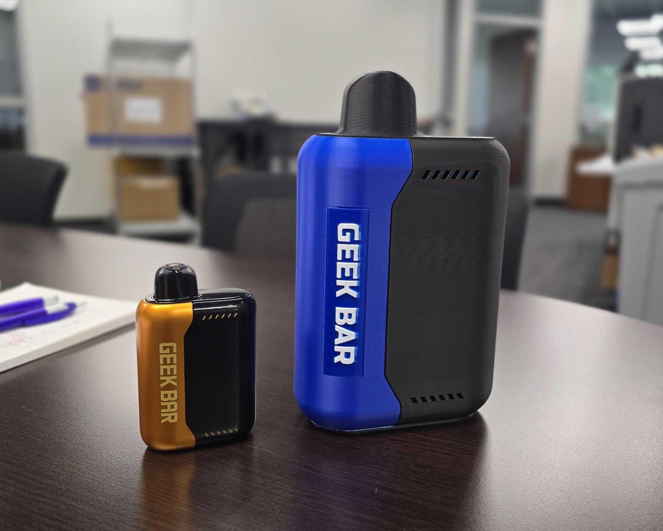 jumbo bar vape Giant Geek Case- Functional!! CHOOSE YOUR STRENGTH:18MG/ML Queen of Bud Vuse Alto Pods (2