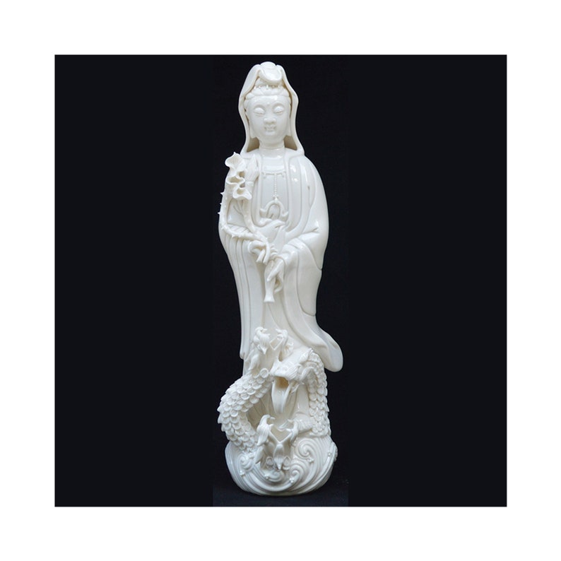 Drago sottomesso Guanyin acqua gocciolante in porcellana bianca intagliato a mano a Dehua, Cina immagine 4