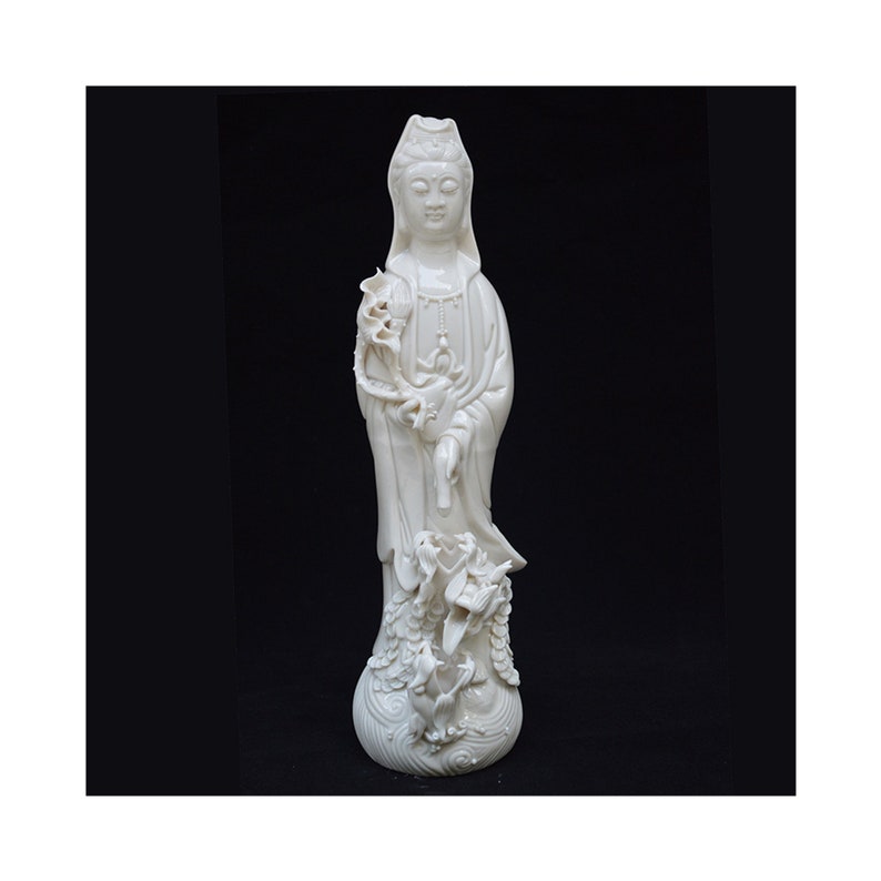 Handcarved White Porcelain Drip Water Guanyin Subduing Dragon Drip Water in Dehua, China image 5