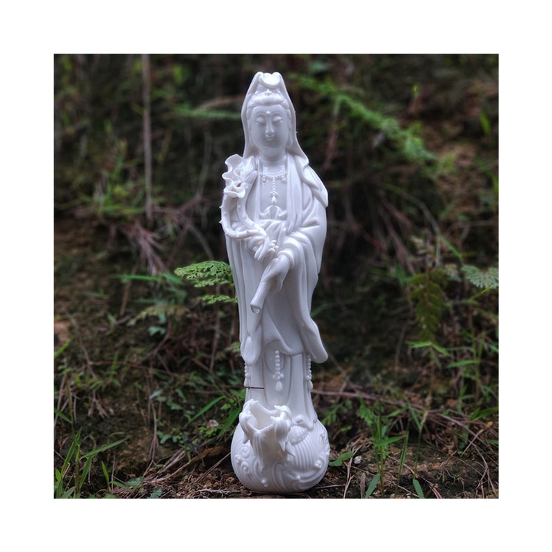 Handcarved White Porcelain Drip Water Guanyin Subduing Dragon Drip Water in Dehua, China image 3