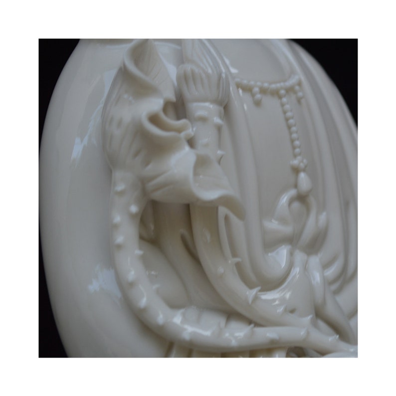 Handcarved White Porcelain Drip Water Guanyin Subduing Dragon Drip Water in Dehua, China image 10