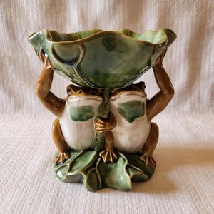Majolica Style Glazed Pottery Cachepot Planter Frogs Holding a Large Lily Pad 8"