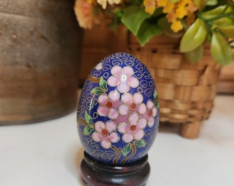 Vintage chinesisches Cloisonné-Emaille-Ei mit Ständer, Kirschblüte und Marineblau