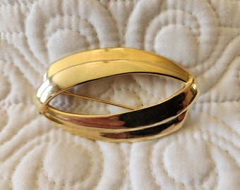 M Jent Gold Tone Metal Oval Brooch 70s Vintage 2.75"