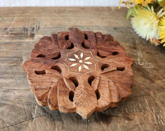 Vintage Hand Carved Wooden Trivet Floral Design Hot Plate Plant Stand 5.5"