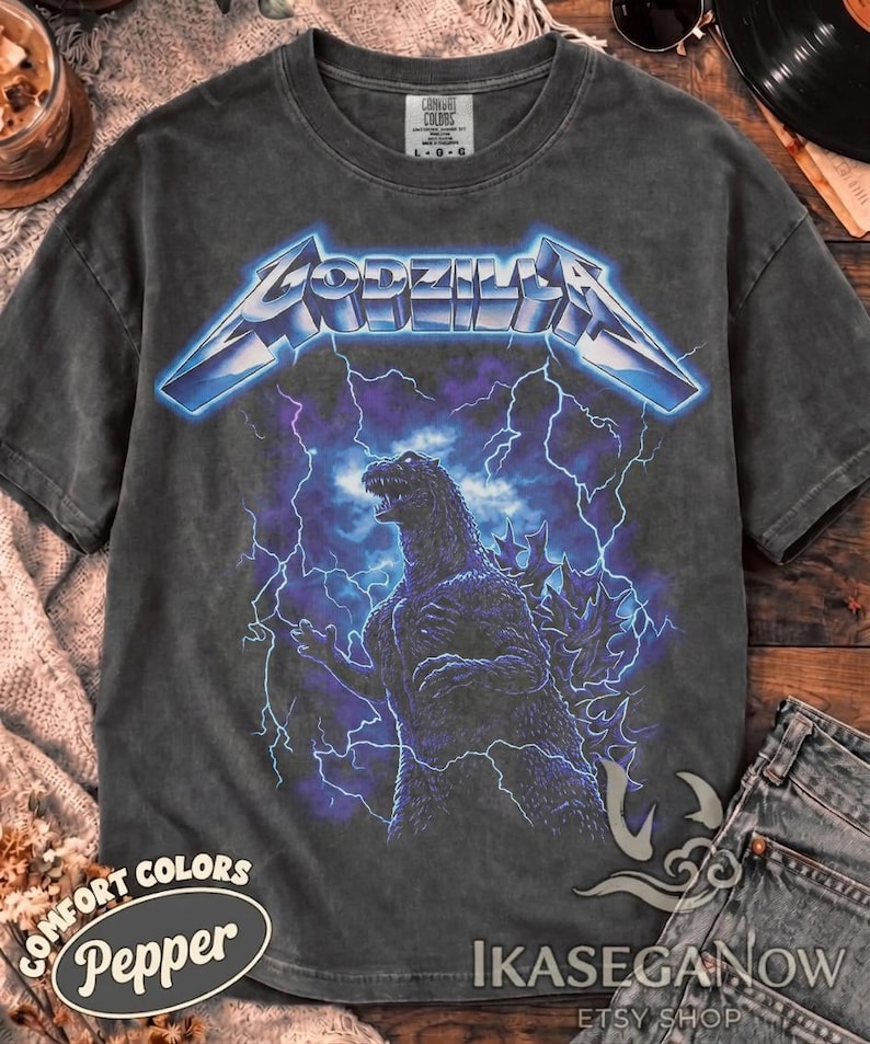 Vintage Godzilla Heavy Metal T-Shirt Kaiju Lightning Grafik-T-Shirt Retro Thrash Metal Style Godzilla Shirt Comfort Colors Japanisches Film-T-Shirt Bild 2