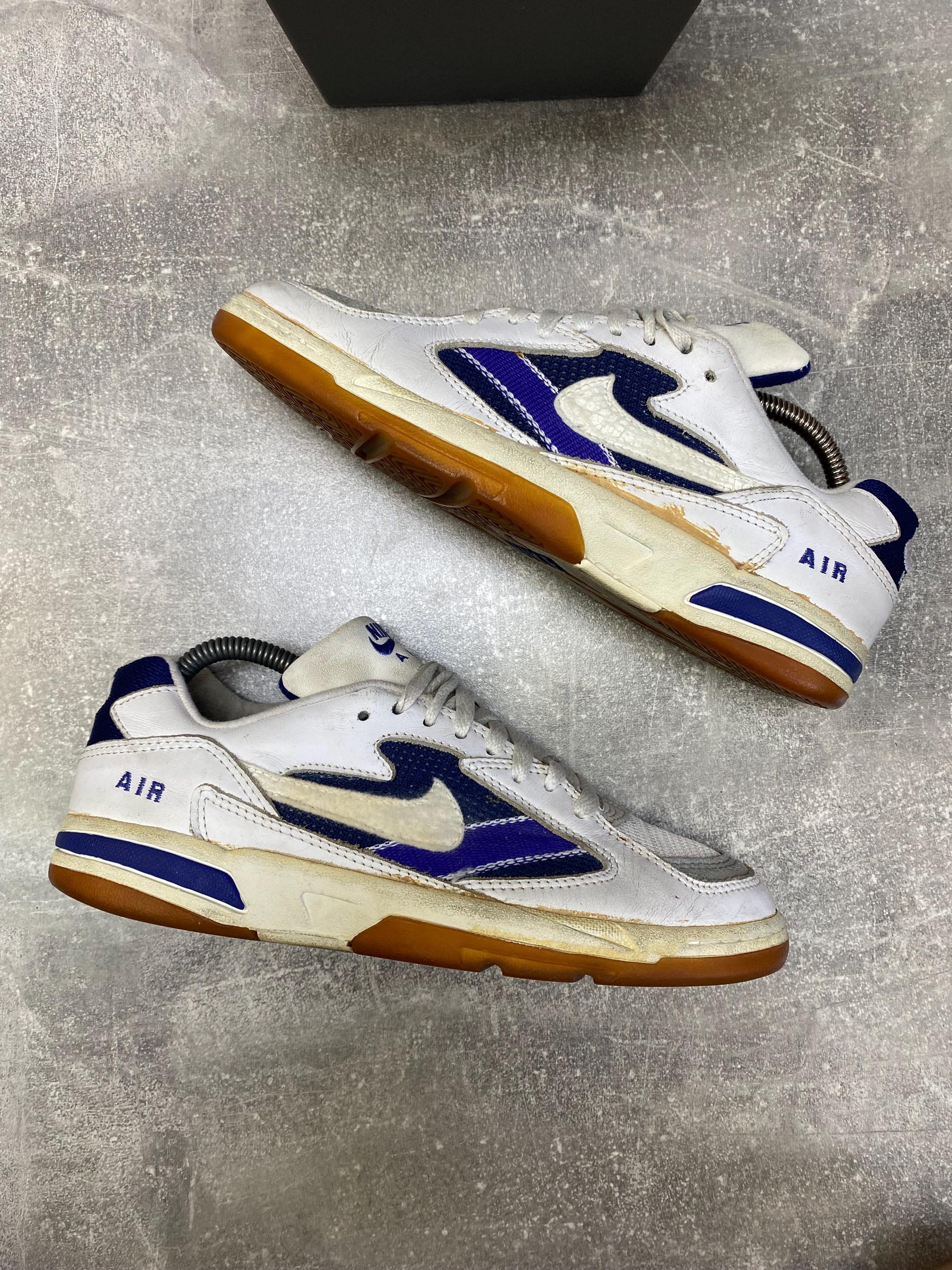 nike strap shoes 90s