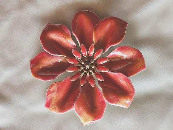 1960s Flower Power Salmon Pink Enamel Flower Brooch