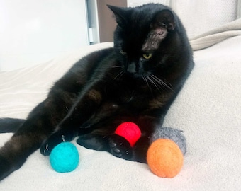 Wool Cat Toys, Set of 4 Multicolored Felt Balls - Soft Pet Toys, One Ball with Bell, Wool Pet Balls Set, Soft Toys, Gifts for Cats Lover