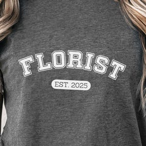 Florist EST 2025 Svg Png, 2025 florist svg, florist school svg, florist student svg, florist graduation svg, florist cut file florist png