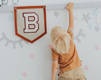 Personalized initials flag, Single letter banner, Custom felt letter banner, Nursery decor, Wall hanging, Monogram, Kids door sign