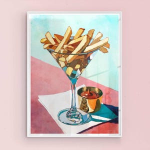 Fries in einem Martini Glasdruck - Trendige Küchenwandkunst, skurrile Stilllebenmalerei
