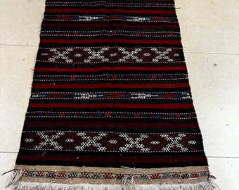 Handmade vintage Turkish kilim size 3.10 2.4ft