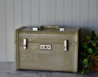 Vintage Shwayder Bros. Royal Traveller Train Case - Marbled Beige, Silver Latches, Travel Case, Toiletry Case, Makeup Case