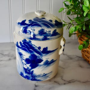 Vintage Blue and White Ceramic Chinese Tea Caddy with Lid, Chinoiserie Tea Canister