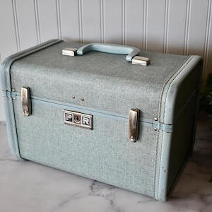 Vintage Blue Shwayder Bros. Royal Traveller Train Case, Silver Latches, Travel Case, Toiletry Case, Makeup Case, Cosmetic Case