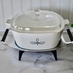 Vintage Corning Ware Black Trefoil 2.5 Qt Casserole Dish and Glass Lid with Small Knob, Warming Cradle Stand, Retro Corning Ware P-2 1/2-B