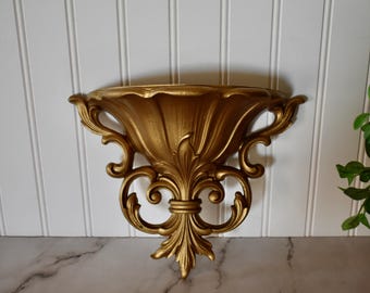 Pequeño bolsillo de pared vintage Homco con adornos dorados, decoración estilo Hollywood Regency de los años 60.