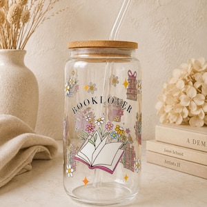 Kubek szklany Book Lover – kubek na mrożoną kawę z bambusową pokrywką