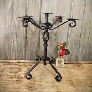 Wrought Iron Vintage Candle Holder Rustic Candle Holder Candelabra with 5 Candles Wedding Decoration